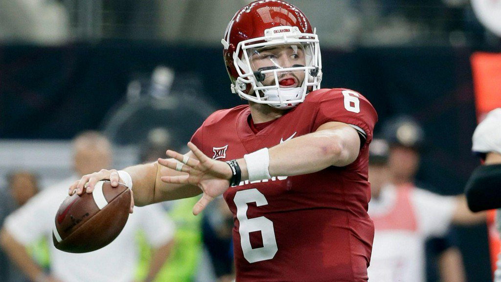 SunSentinel's tweet photo. Heisman-winning quarterback Baker Mayfield to Dolphins receiver Kenny Stills: #GetMeToMiami https://t.co/ksrc3TVI5q https://t.co/UMvrx5nE4A