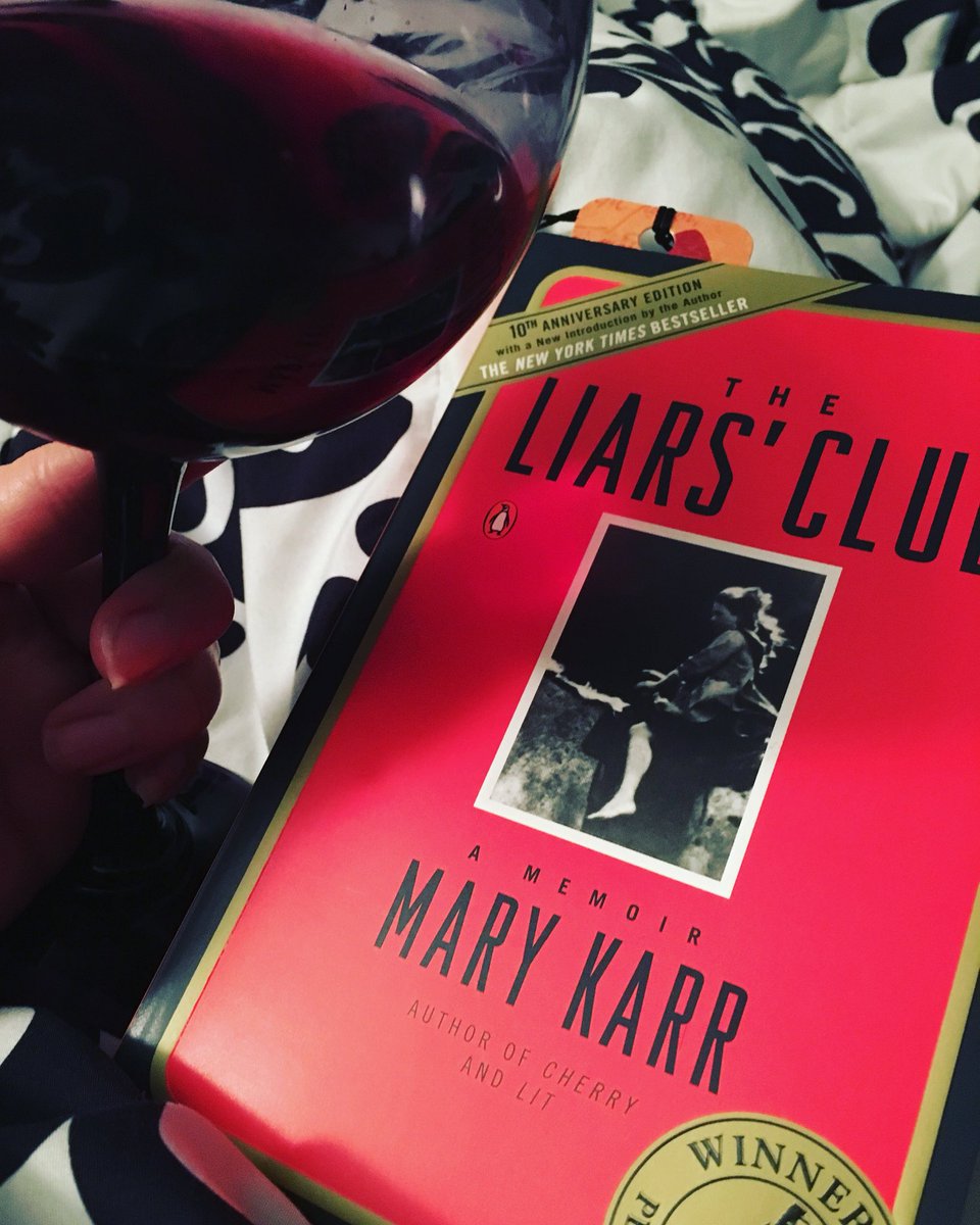 Studying the art of memoir writing. 📚🍷💜 
#marykarr #theliarsclub #graduateschool #mfacandidate #memoirist #nonfictionwriter #fridaynightvibes #wineandmemoirs #wineandbooks
