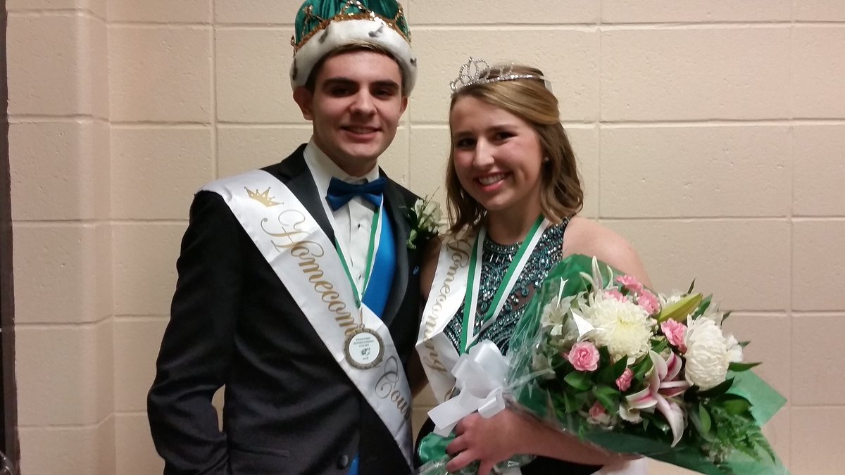 CHSStudentSec17's tweet photo. Congrats to our 2018 Basketball Homecoming King and Queen! 🎩👑 https://t.co/b1emA90jhB
