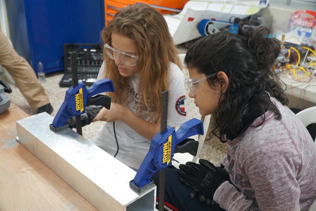 teamfreedomdr's tweet photo. Who build robots, GIRLS! #teamfreedom7231 #firstpowerup #omgrobots #girlspowerup https://t.co/29kHEok4Pr