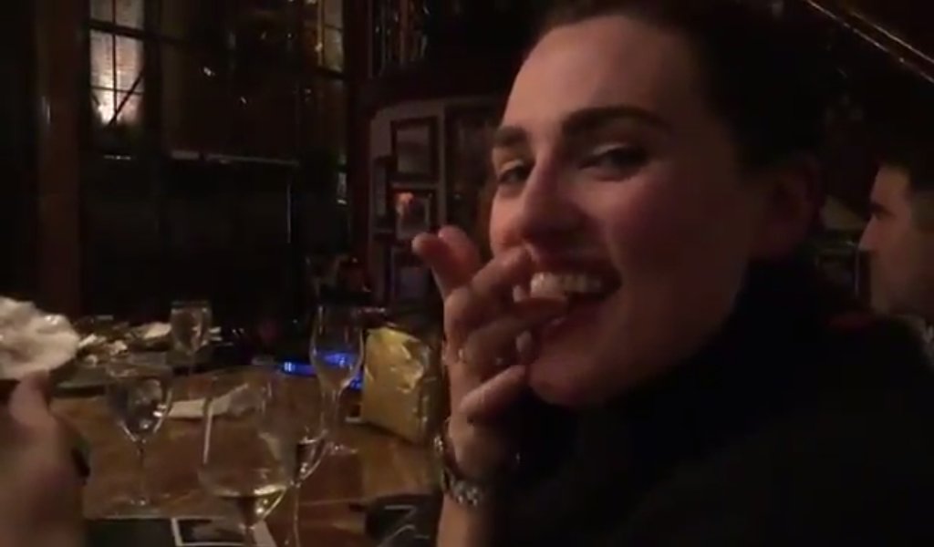 luthormcgra's tweet image. Katie McGrath slurping a giant oyster and then biting her lips and sucking her finger single handedly killed me