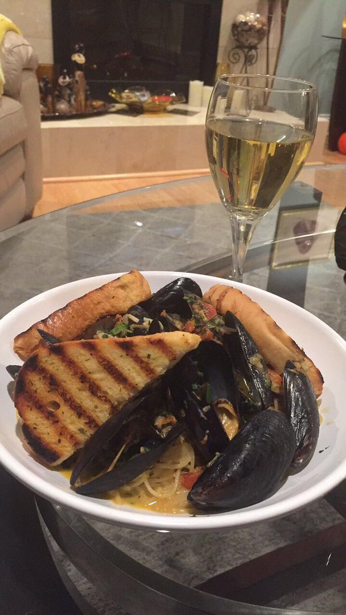 jayacancook's tweet photo. #SingleMeals #DateNightWithMe #BaelessEats #JayaCanCook https://t.co/kFPHHwzgEW