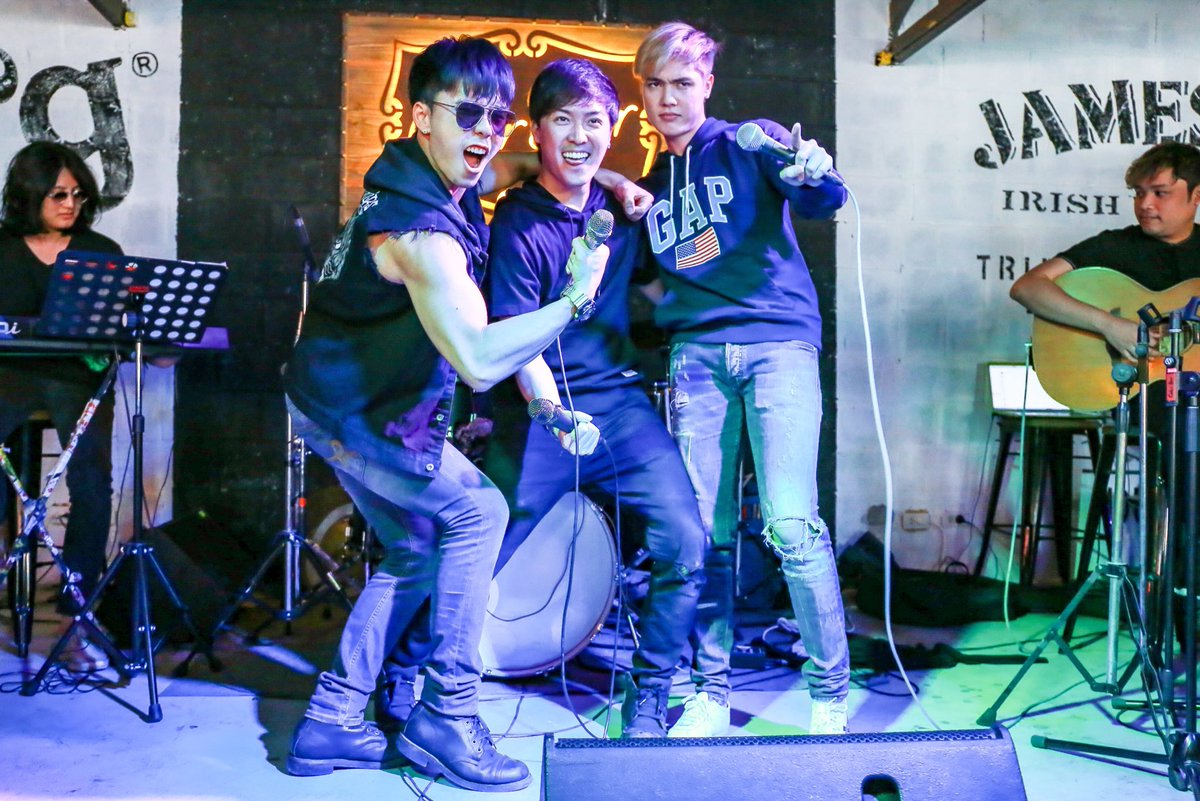 kaetonwan's tweet photo. #BrightWitchawet #BackAtOnce สามหนุ่มในมุมต่างกัน https://t.co/hTSkOUImwH