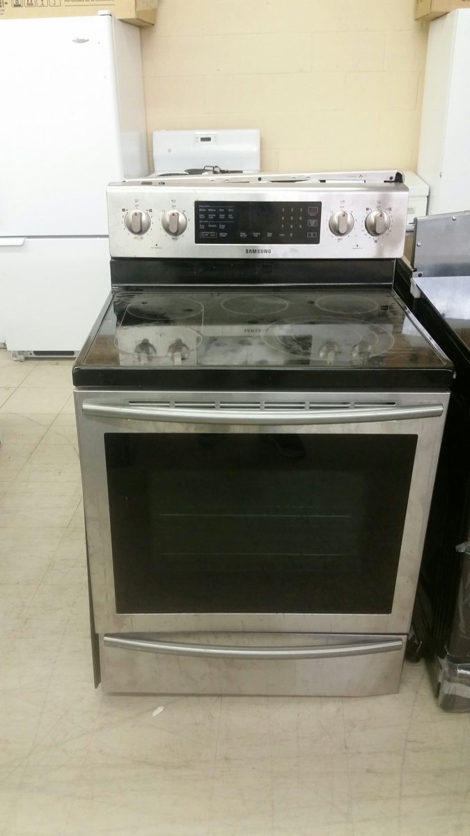 StrongManLiquid's tweet image. 30" SAMSUNG STAINLESS STEEL FREE STANDING RANGE $799 MOREEN 416 747 8410 5601 STEELES AVE W UNIT 3, TORONTO, ON MON-FRI 10AM-7PM SAT&amp;amp;SUN 11AM-4PM