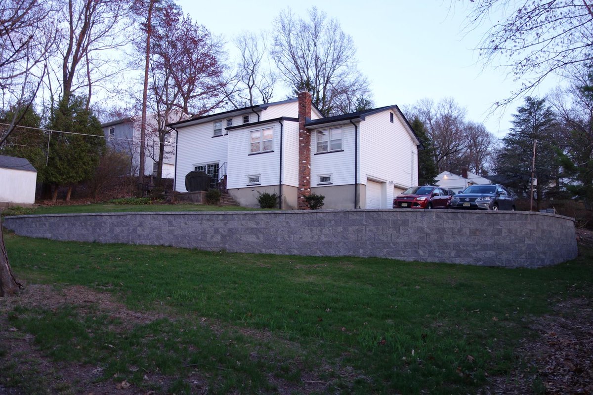 PrimeBuilds's tweet image. Backyard retaining wall done by @PrimeBuilds . What a difference this one made.  Check the before/after!   #PrimeBuilds #PrimeConstructionRemodeling #ExcellenceIsAHabit #ThisIsOurWork