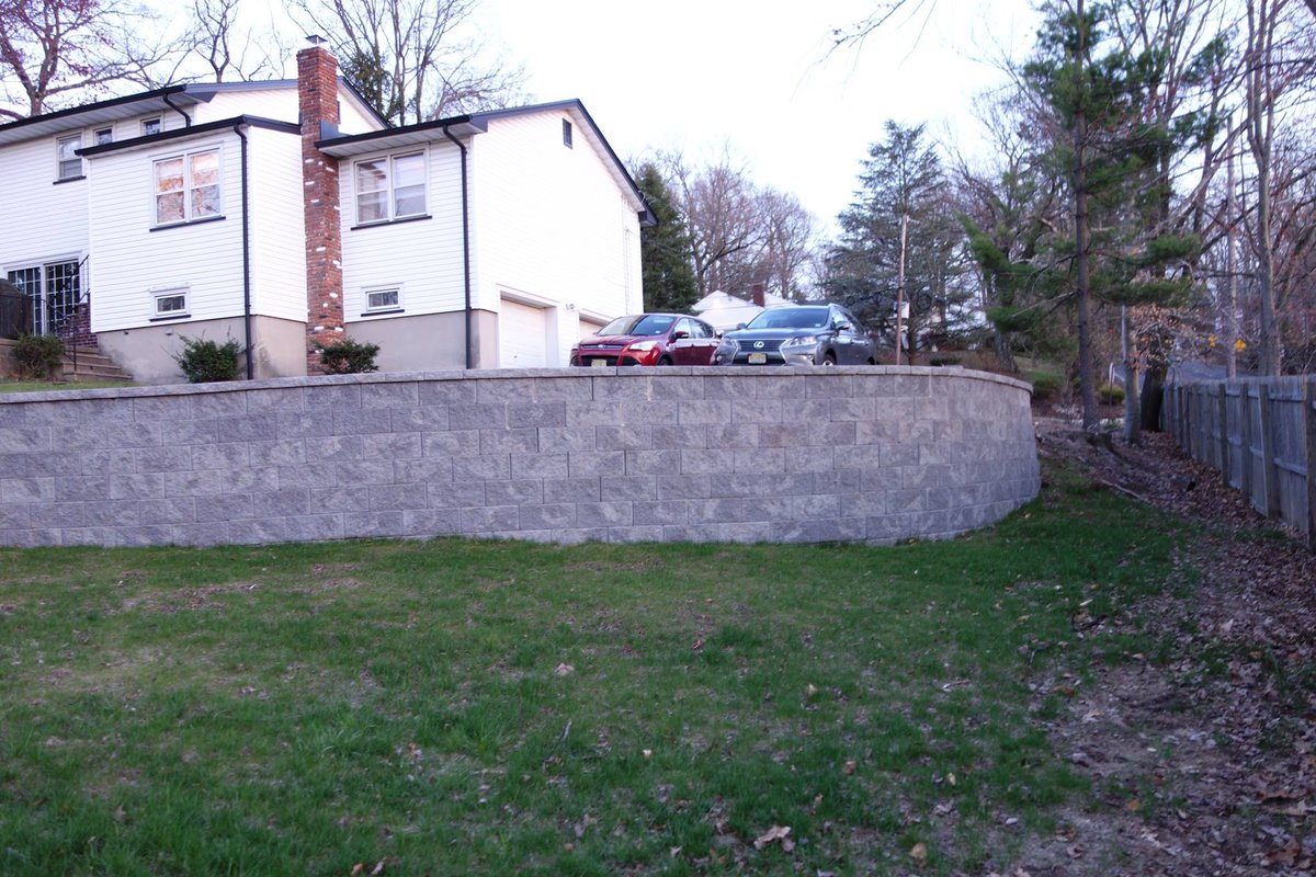 PrimeBuilds's tweet image. Backyard retaining wall done by @PrimeBuilds . What a difference this one made.  Check the before/after!   #PrimeBuilds #PrimeConstructionRemodeling #ExcellenceIsAHabit #ThisIsOurWork