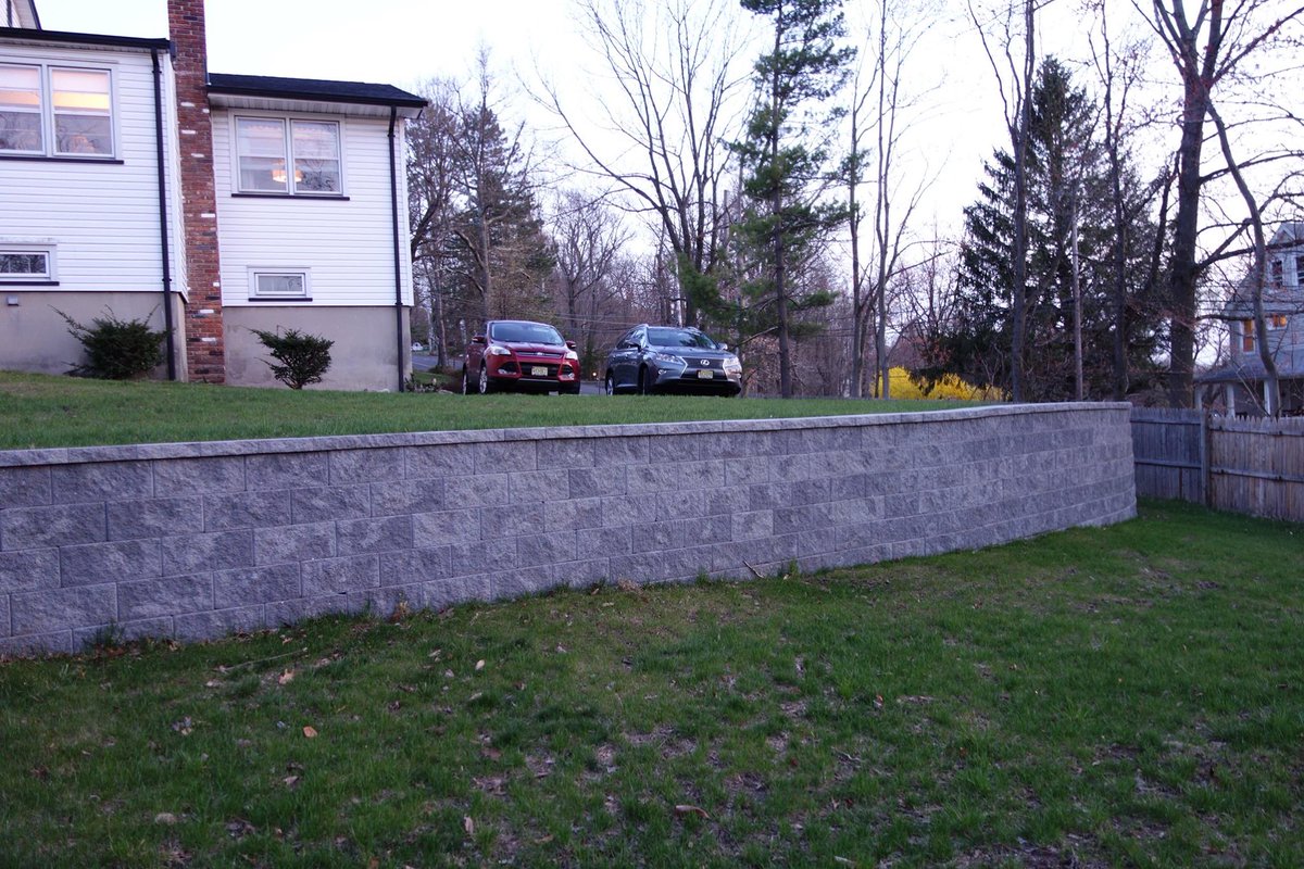 PrimeBuilds's tweet image. Backyard retaining wall done by @PrimeBuilds . What a difference this one made.  Check the before/after!   #PrimeBuilds #PrimeConstructionRemodeling #ExcellenceIsAHabit #ThisIsOurWork