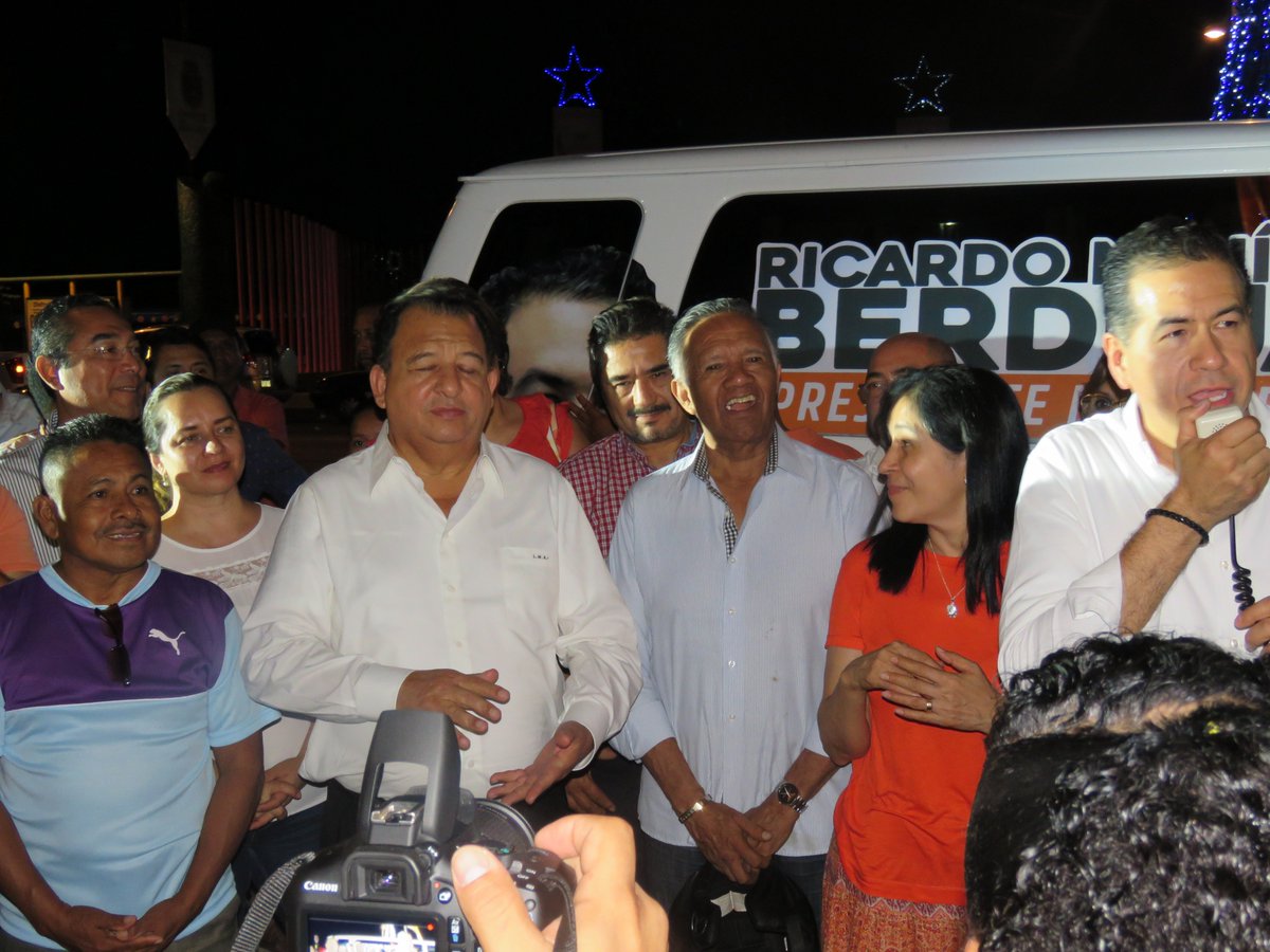 AdrianWencesC's tweet photo. Desde la primera hora del día martes 16 a primera hora iniciamos el proceso de pre campaña con nuestro pre candidato @RicardoMeb  y diario hemos y vamos a trabajar duro, arduamente y todos los días para conseguir la candidatura, vamos a recuperar Acapulco.
#MiAlianzaEsContigo https://t.co/zSSYFXKX67