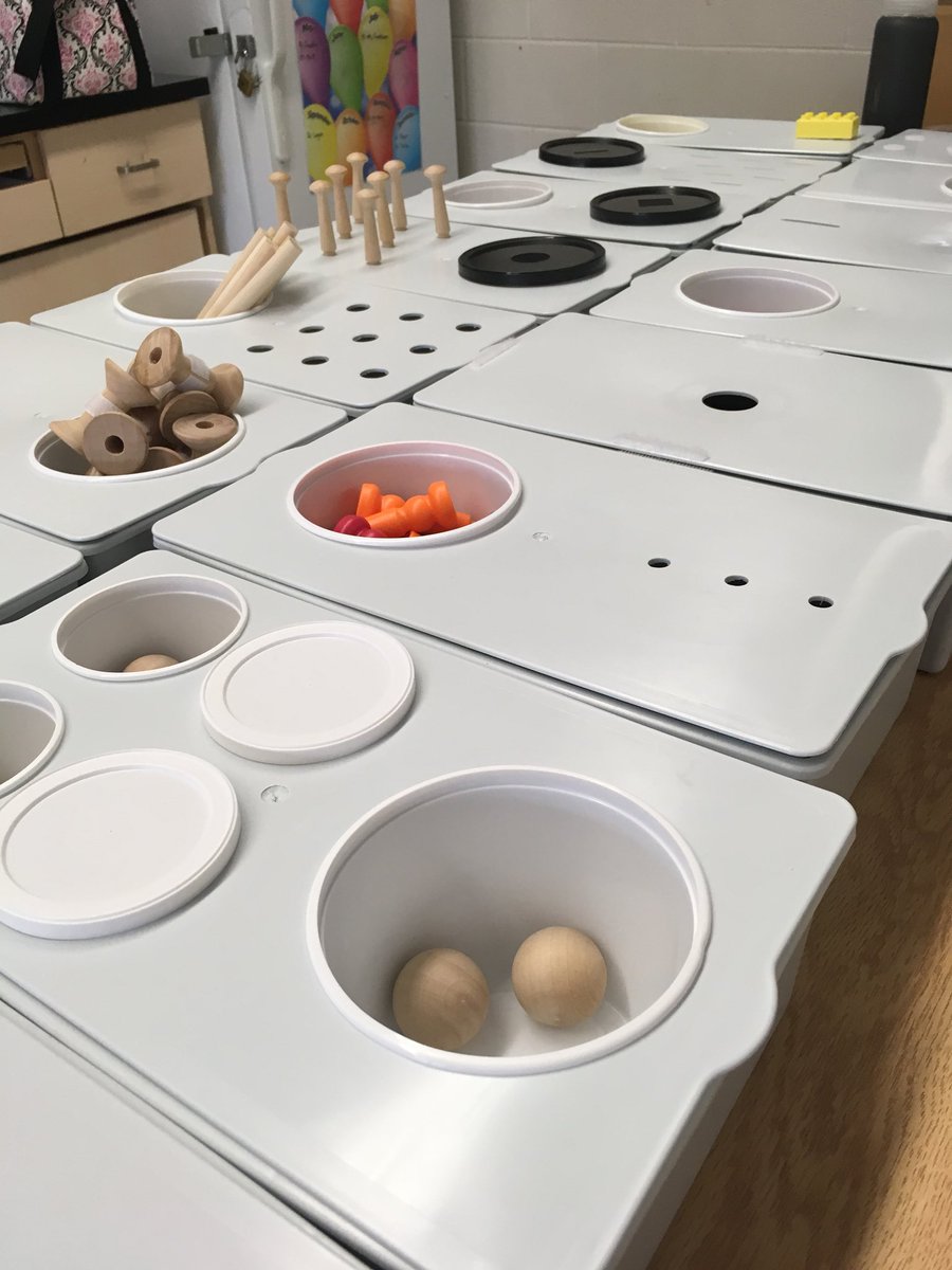 MissLFreedman's tweet image. Nothing is better then when the package you have been patiently waiting for finally arrives! 📦 These pre-made task boxes are going to be such an amazing addition to our curriculum resources! Thanks to @McCr_MS awesome P for making this happen! #happyteacher #taskboxes #ddasd1