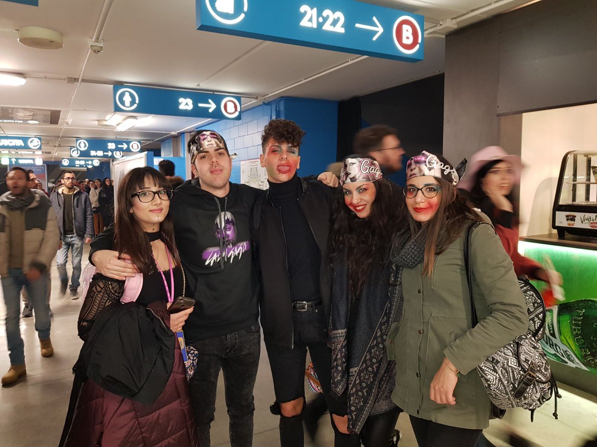 _xoxogaga_'s tweet photo. GRAZIE JOANNE,
TU SEI LA MIA FAMIGLIA. 

#JoanneWorldTourMilan #JoanneWorldTour @ladygaga https://t.co/etHhL82C0L