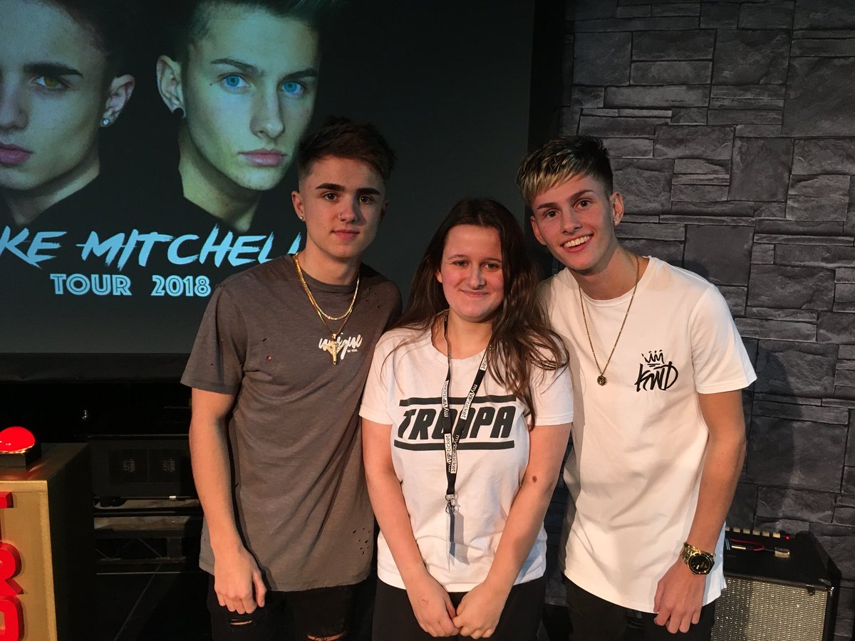 Kim_ParkerTW's tweet photo. @ItsLeeHinchy @JakeJMitchell #JakeMitchellTourCardiff https://t.co/4jTaBSTUPf