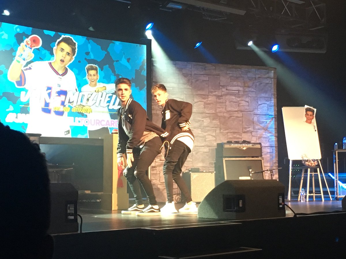 Kim_ParkerTW's tweet photo. @ItsLeeHinchy @JakeJMitchell #JakeMitchellTourCardiff https://t.co/4jTaBSTUPf