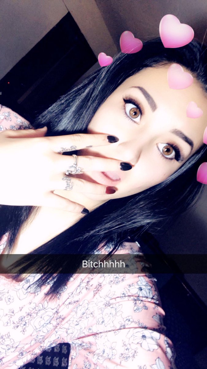 bestexgf__'s tweet photo. Today is a good day 💕 #foundationless https://t.co/KnlAz4teWu