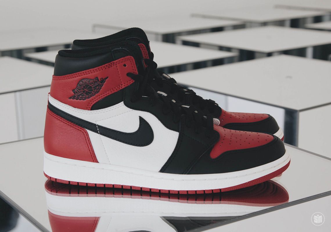 SneakerNews's tweet photo. Another strong year for the AJ1 is in the books
https://t.co/HvYzzeIzBS https://t.co/v5aCuv5gOn