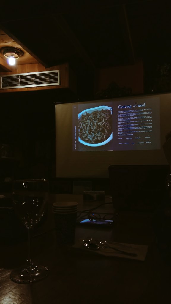 guiagoleon's tweet photo. Cata de Tés @Pharmadus y Quesos de #praizal en @LaMoncloaBierzo en la primera jornada de la #CiberBotillada de @juanmagcolinas. #BierzoOnFire https://t.co/zImx97sWe6
