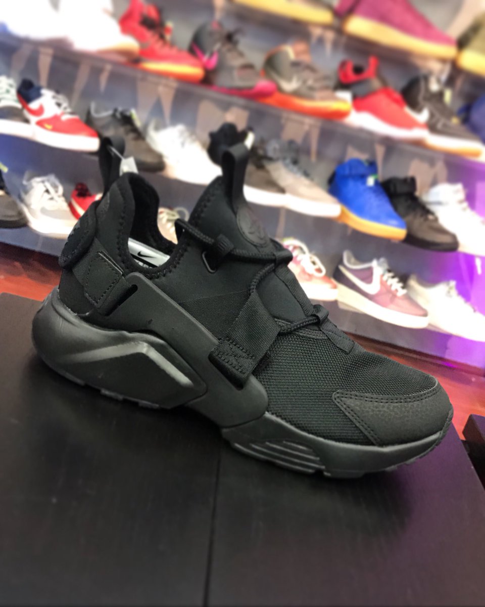 nike air huarache city low black