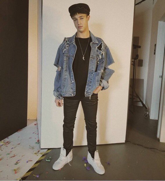 LILYSPAIGE's tweet photo. I stan a stylish snack https://t.co/F4RcwZnuXo