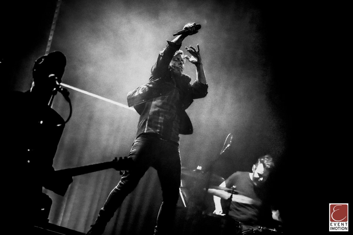 eventimotion's tweet photo. MICHAEL PATRICK KELLY @ VOLKSHAUS | ZÜRICH
#michaelpatrickkelly #eventimotion #concert #patriziadegiacomophotography #zürich #patriziadegiacomo #onstage #volkshauszürich #concertphotography #actnews https://t.co/AdgvwkkwZT