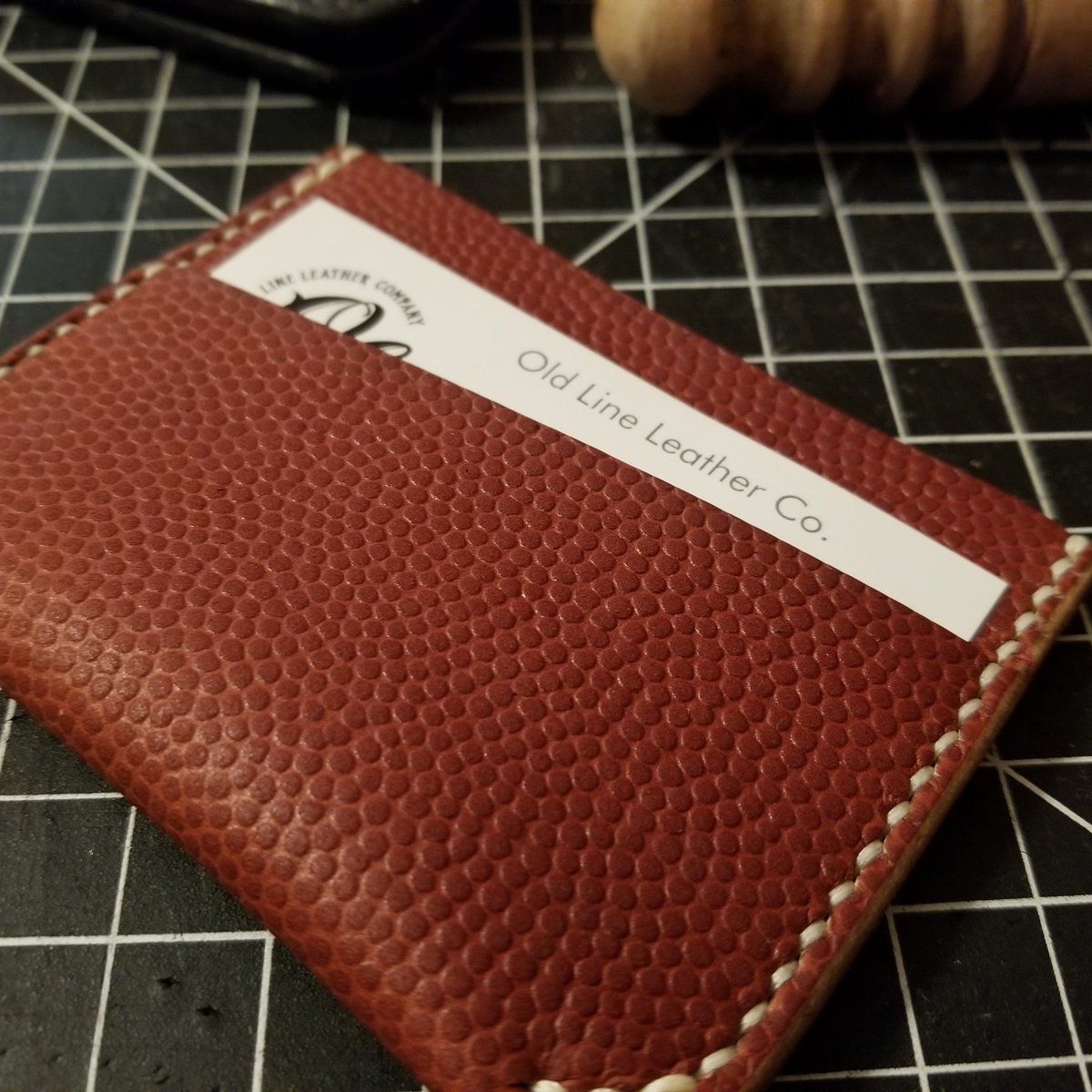 OldLineLeather's tweet photo. Handmade wallet #horween #football #leather #handmade #leathergoods https://t.co/uRujNa8kgp