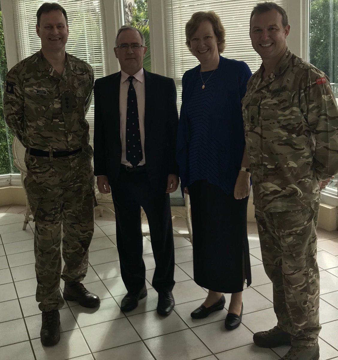 BritishArmyUSA's tweet image. Great for @BritishArmyUSA and @BermudaRegiment to meet with the Governor and Deputy Governor of Bermuda to discuss security and regimental issues and review Bermuda’s excellent response to hurricane relief efforts last year. @BritishArmy @DefenceHQ @DefenceOps