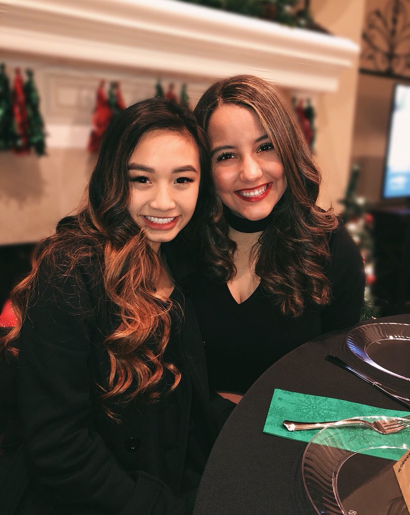 angelinanguyenn's tweet photo. HAPPY BIRTHDAY OMMA!!!! Thanks for always being my go-to advice giver on everything!!! I love your happy soul keep on doing you gemm💛🧡🦋💓🕺🏽🌸🕺🏽🎊🎤 #adelerocks https://t.co/I3o41y50uW
