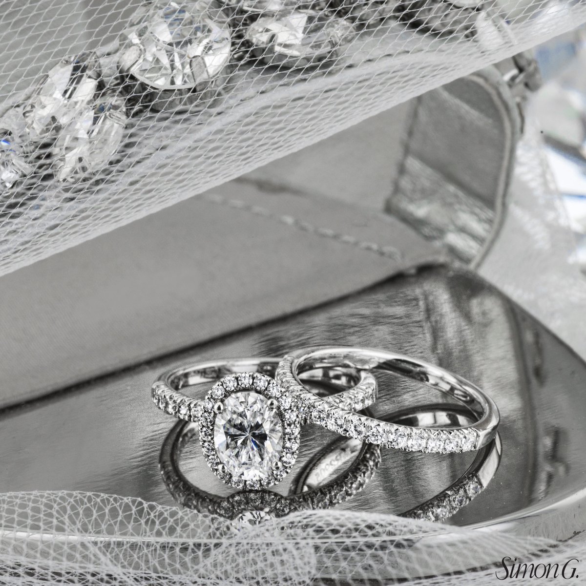 A match made in heaven. 💖 #SimonG
Featured Style: MR2905

For more information on this set, please visit: bit.ly/2FSMGI1