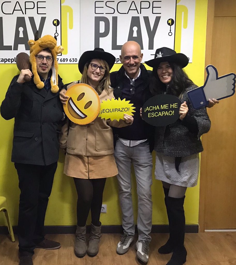 Otro equipo que vive esta experiencia única y tan divertida.
¿Y tú te atreves? #Murcia #escaperoom