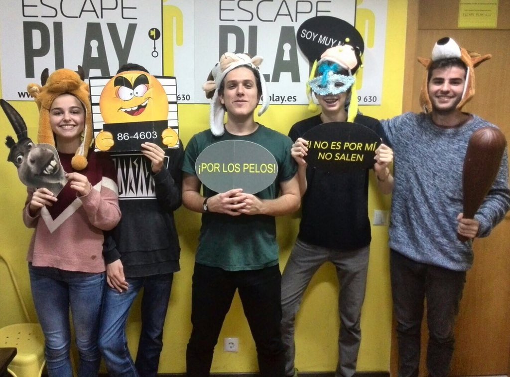 Otro equipo que vive esta experiencia única y tan divertida.
¿Y tú te atreves? #Murcia #escaperoom