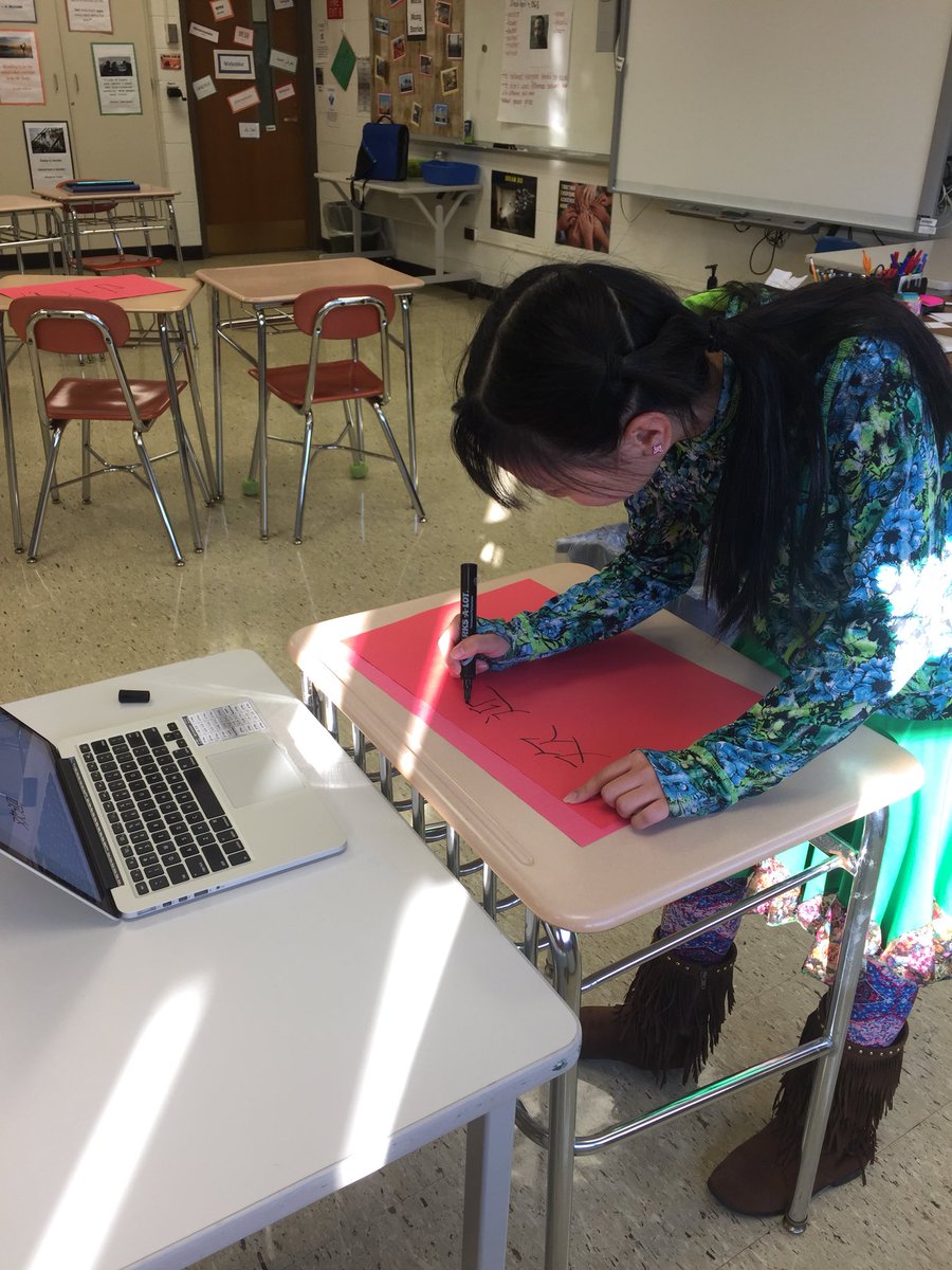 kellymoran234's tweet photo. Making a poster to welcome our new student from China! #ell #esl #ellchat https://t.co/Slp9u45s2w
