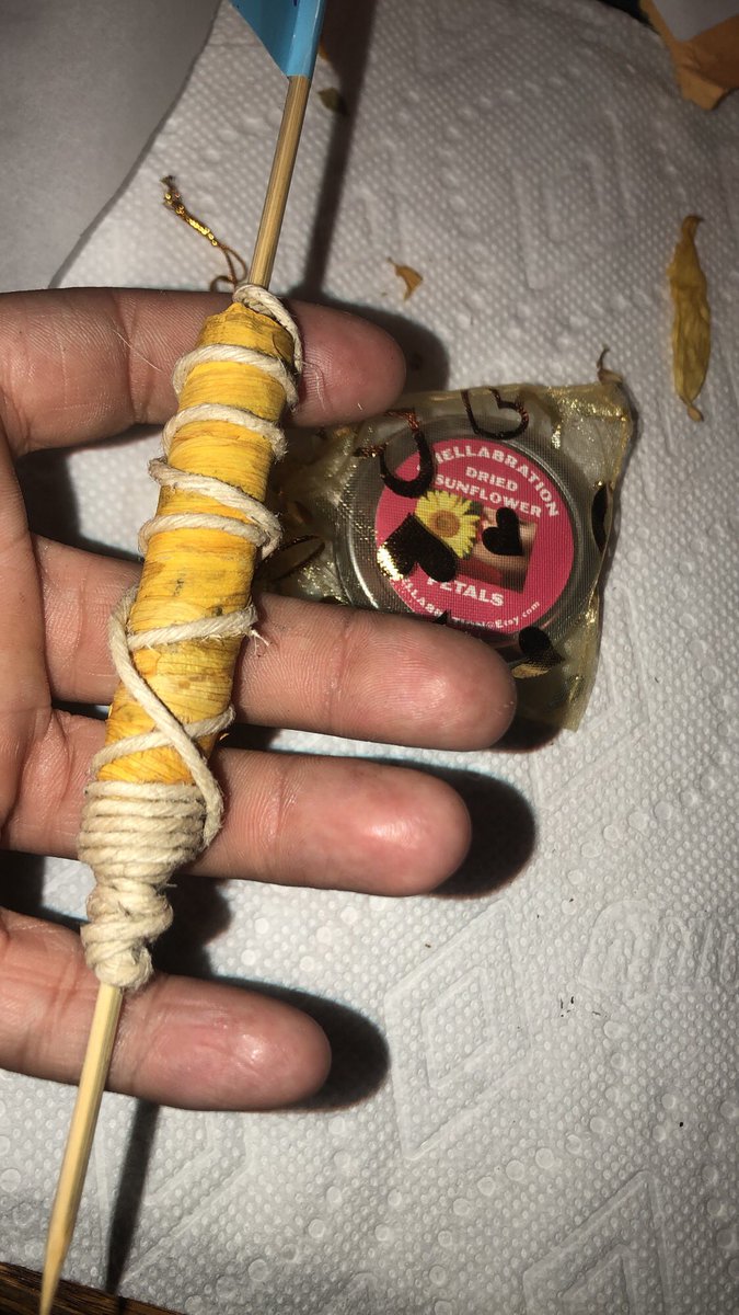 iamDependablez's tweet photo. Walking on SunTHAI StiQ 🌞🌻 #sunflowerpetals #cannagar #thaistick #hightimes #cannabiscommunity #MASSiveLOVE #iamLUCKY #flowerpower #dependablez #pesticidefree #organicflowers @HIGH_TIMES_Mag https://t.co/VNNBZkNPbm