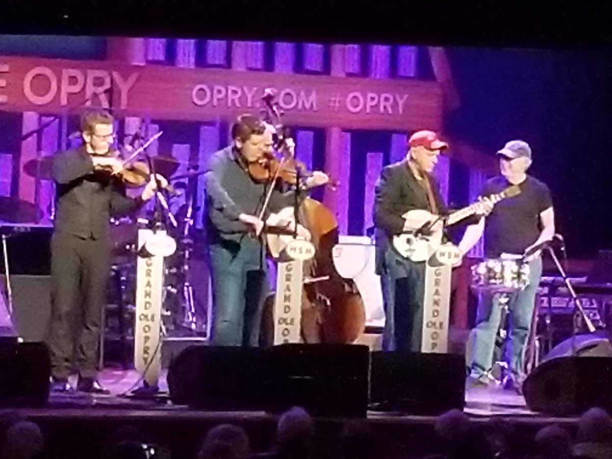 tmarshcpa's tweet photo. beginning is show and having fun #opry!!! https://t.co/SMjs48oRxe