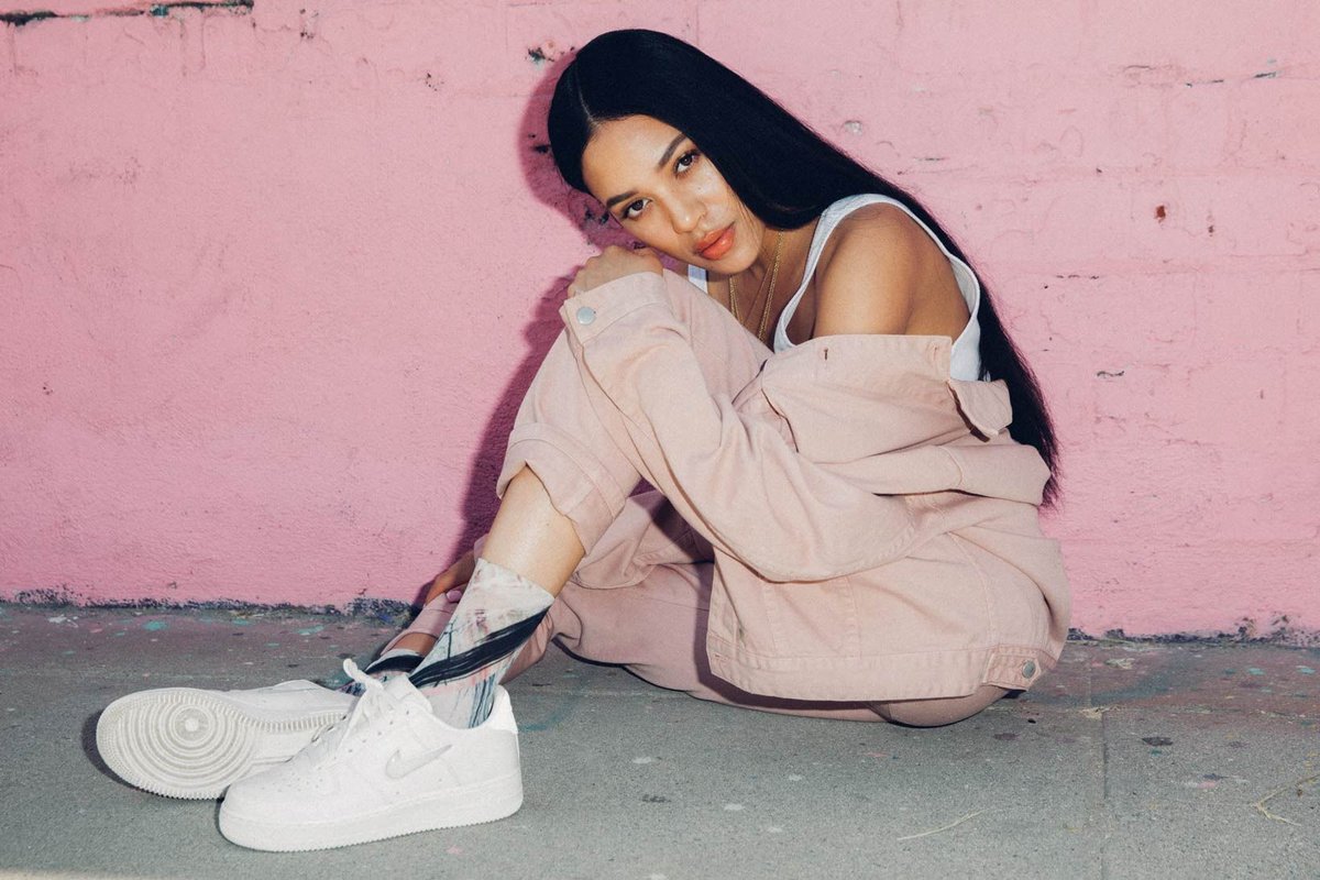 hypebae's tweet photo. .@AlealiMay for @Stance's Spring 2018 collection.
https://t.co/11MyNBpHvm https://t.co/zwXsIaNQD0