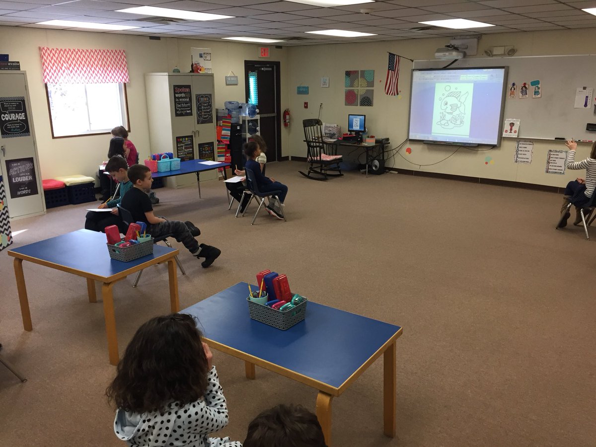 ESC_Region15's tweet photo. Working on our group work skills with different activities in second grade #MES https://t.co/WoI0MYW9Zq