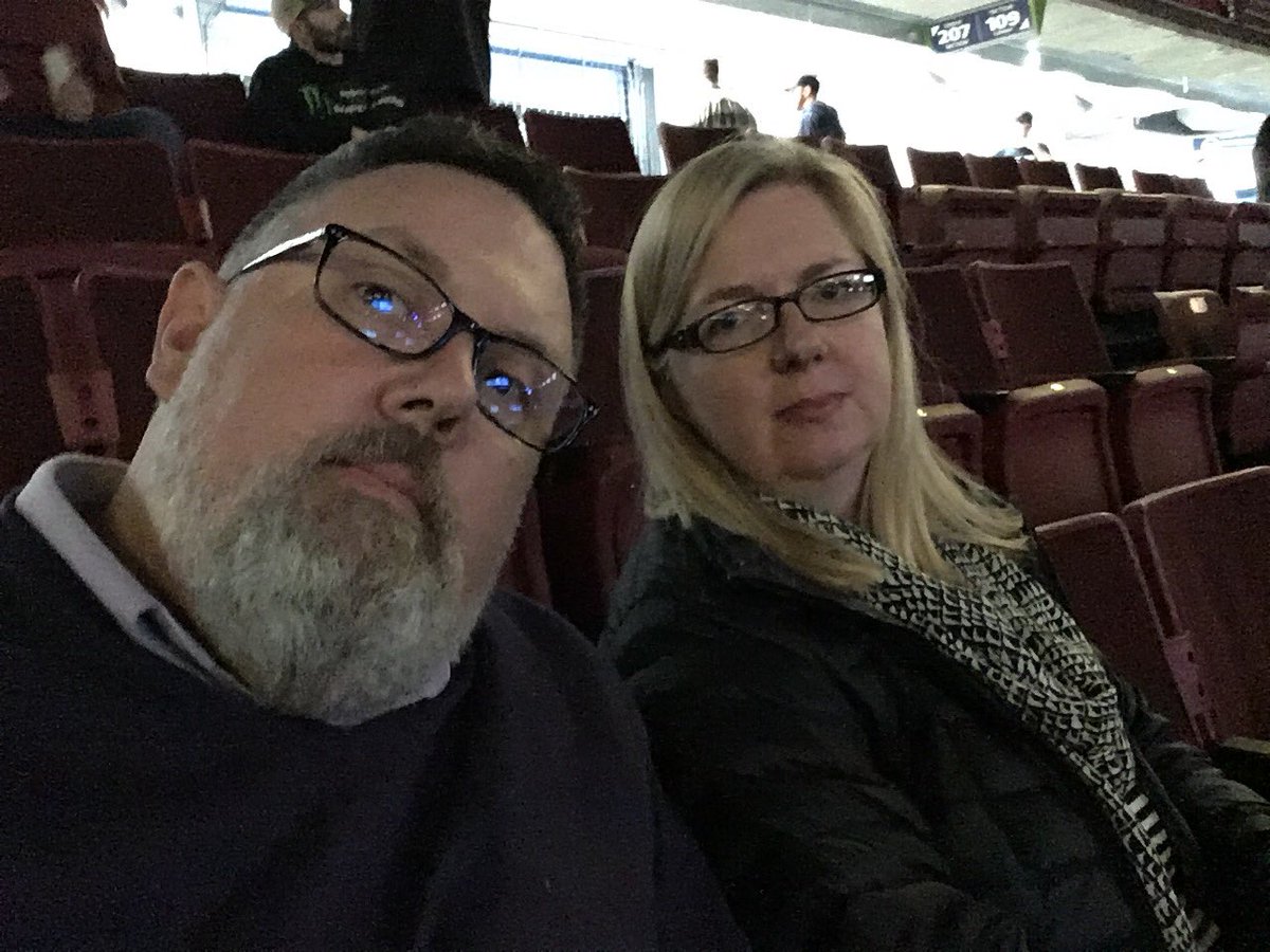 Geoffrey_Wardle's tweet photo. Friday night + @KristinWardle = #frontstfights https://t.co/cy5iB47Zq1