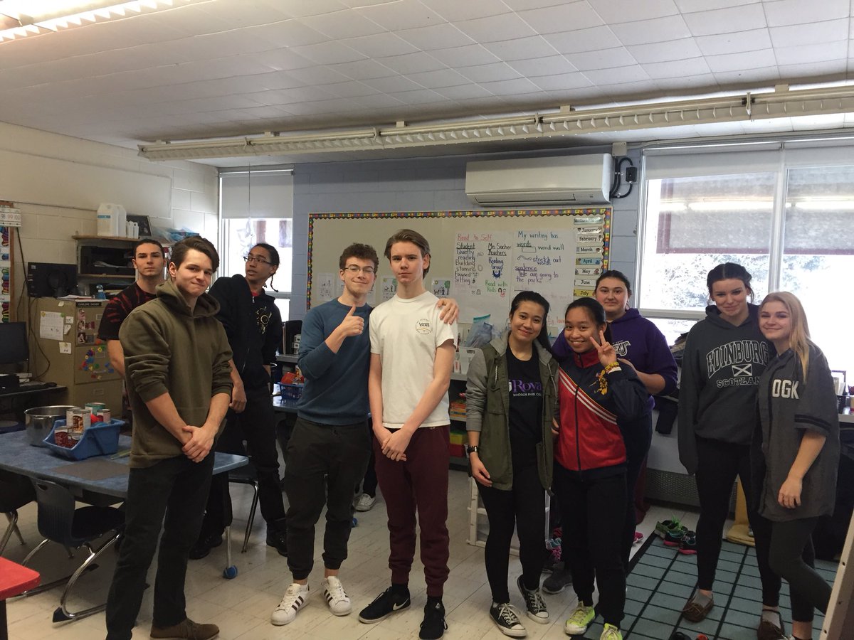 hannah_patingan's tweet photo. Had such a great time at @vanierLRSD making chilli with such wonderful group of little kiddos! Until next time! ☺️ @CarlaAllan1 https://t.co/7rIGPYoCFw