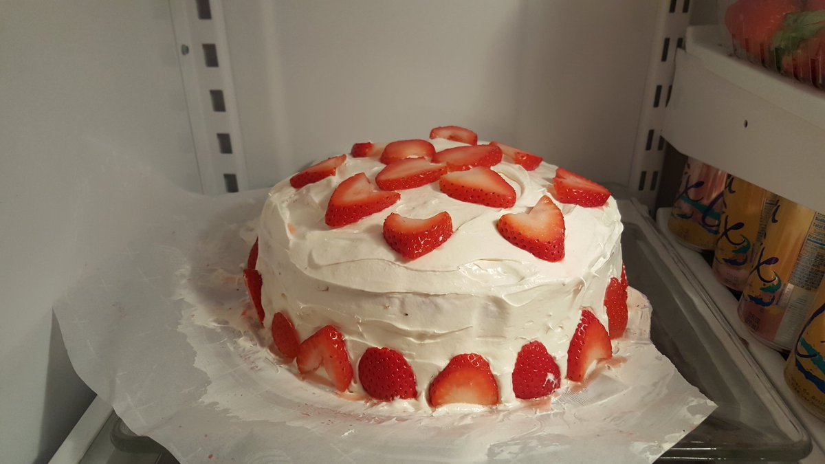 williestyle's tweet photo. @KJ_WRIGHT34 Done, thanks! Birthday cake is frosted and will chill out in the fridge until tomorrow afternoon. https://t.co/PxdubiUKAv