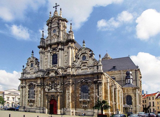 Stad zoekt nieuwe bestemming voor Begijnhofkerk, priester Daniël Alliët wil de zaken houden zoals ze zijn bruzz.be/stedenbouw/sta…