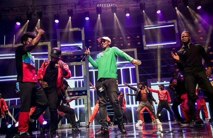 SOUNDCITYtv's tweet photo. "While Nigerian artistes had a good outing at the show, South African rappers EMTee and Cassper Nyovest, and Ghanaian act Sarkodie who took home the Best Collaboration Award... his collaborative effort with Runtown didn’t fail to excite the audience." #SoundcityMVP #Review https://t.co/DZDVv9XU8j