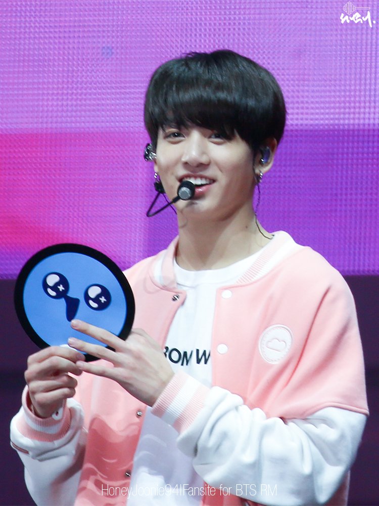 bbymoochi's tweet image. OUR LIL BUNNY💙

BTS MASS TWEET 
#iHeartAwards #BestFanArmy #BTSARMY @BTS_twt