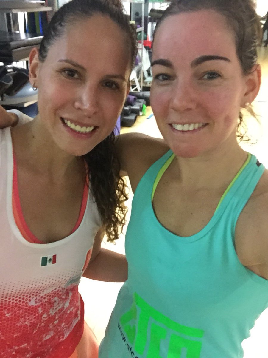 JennyDuncalf's tweet photo. Immense battle with @samanthateran tonight @ToCSquash. Such a fighter. Didn’t fight too badly myself &amp; now through to the main draw on Sunday :) No rest for the wicked though &amp; straight on the 🎙 on my ‘day off’ for tomorrow’s matches! @SquashTV https://t.co/OKxiEAZiX6