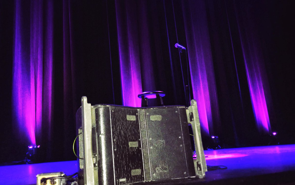 DMNCBIRD's tweet photo. My seat sucked and I had to sit next to Greta! 😉Amazing show! @kathleenmadigan @StephMillerShow @SueinRockville @frangeladuo @DerwoodS85 @TracyLCooper2 @TarynStanford @biglcraig62 @beaglebailey99 @allysonjw125 @azsweetheart013 #KathleenMadigan #TheWarner https://t.co/UOn1JxZaKy