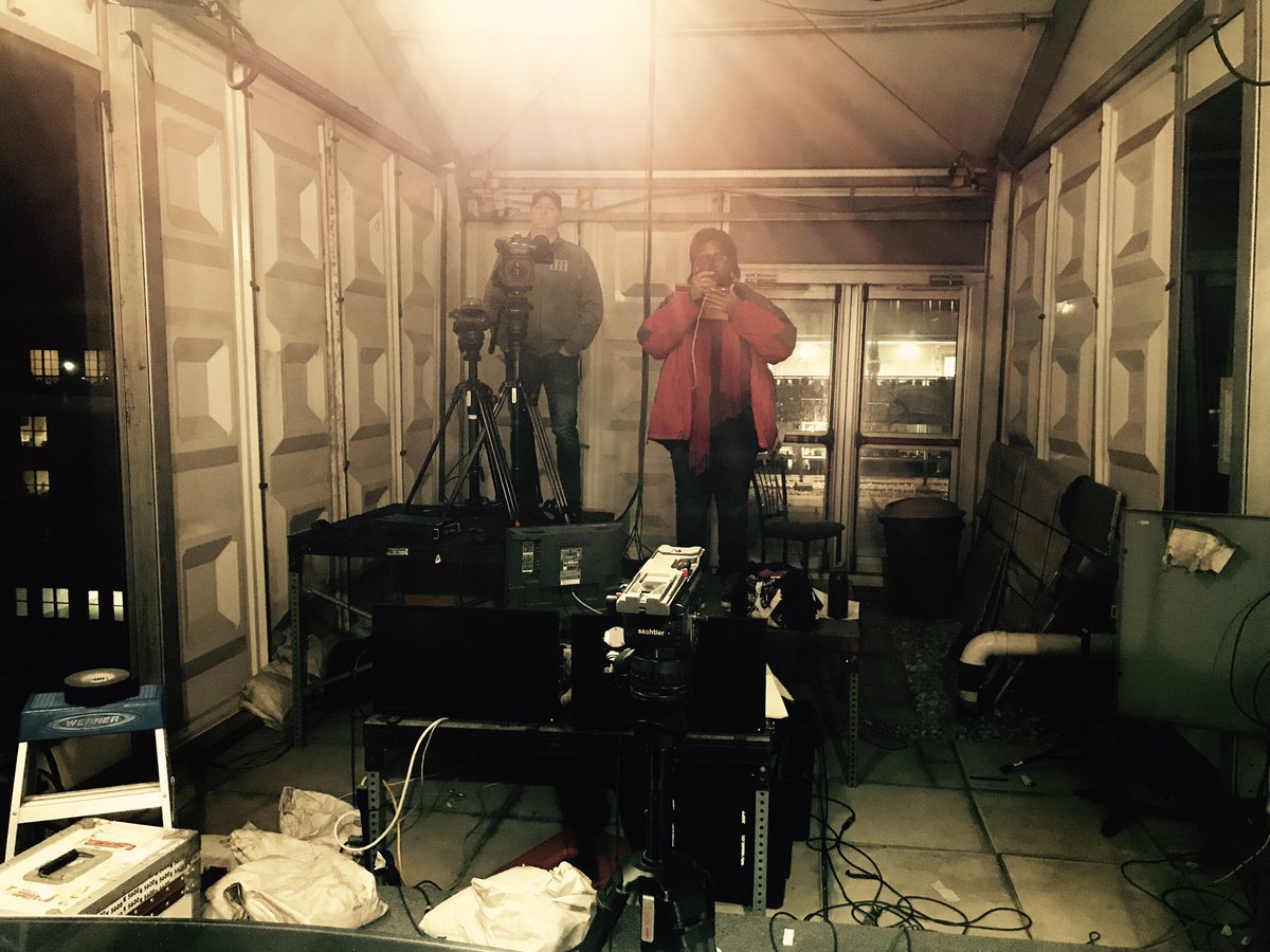 ElaineReyesTV's tweet photo. Busy night in Washington. #TrumpFirstYear #governmentshutdown https://t.co/iwk8IkPJQA