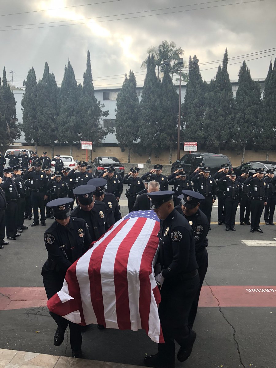 LASchoolPolice's tweet image. Today we laid Officer Art Solis to rest and honored Art for his 24 years of service with LA School PD. Art will be greatly missed by the #LASPD and #LAUSD family. Our deepest condolences to the Solis family. TY @LAPDHQ @LAAirportPD for assisting the LASPD family. 
#LASPDstrong