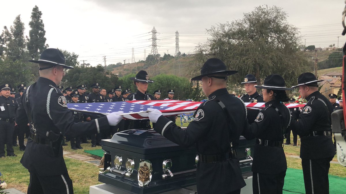 LASchoolPolice's tweet image. Today we laid Officer Art Solis to rest and honored Art for his 24 years of service with LA School PD. Art will be greatly missed by the #LASPD and #LAUSD family. Our deepest condolences to the Solis family. TY @LAPDHQ @LAAirportPD for assisting the LASPD family. 
#LASPDstrong
