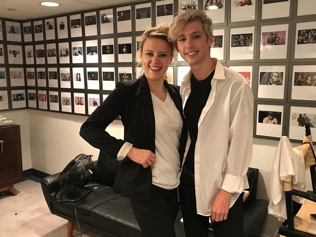 tør Opera bande Saturday Night Live - SNL on Twitter: "Kate McKinnon popped in on  @troyesivan rehearsing for tomorrow's performance, and well… you'll want to  watch this: https://t.co/aY88tLkbNk #TroyeOnSNL #SNL  https://t.co/kYlZfZiUbO" / Twitter