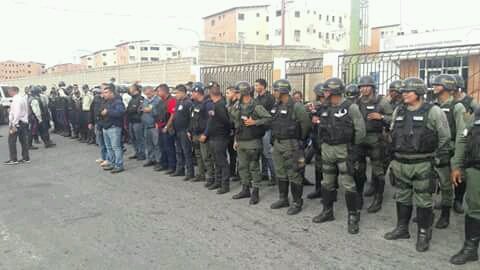 IsmaelMorillo4's tweet photo. Lo de .@rafaellacava10  y .@miguel10burgos  no es cuento hoy volvieron a poner a temblar a los delincuentes en #LosGuayos .@PsuvEliezer https://t.co/Hy9RjIA98M
