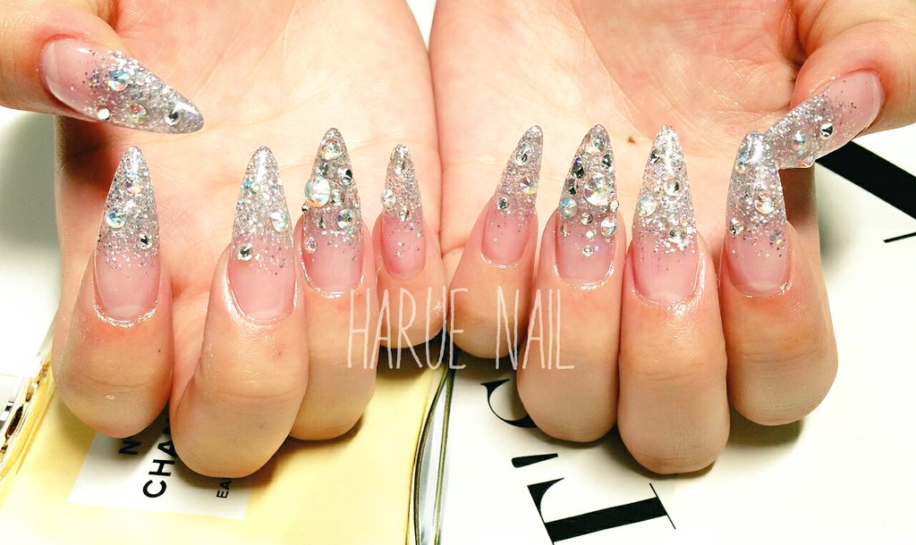 Harue Twitter પર ロングネイル ラメグラデーション Swarovski 岡山ネイル 自宅サロン Haruenail Nails ネイルサロン ジェルネイル スカルプネイル キラキラ Nailart 派手ネイル ネイル