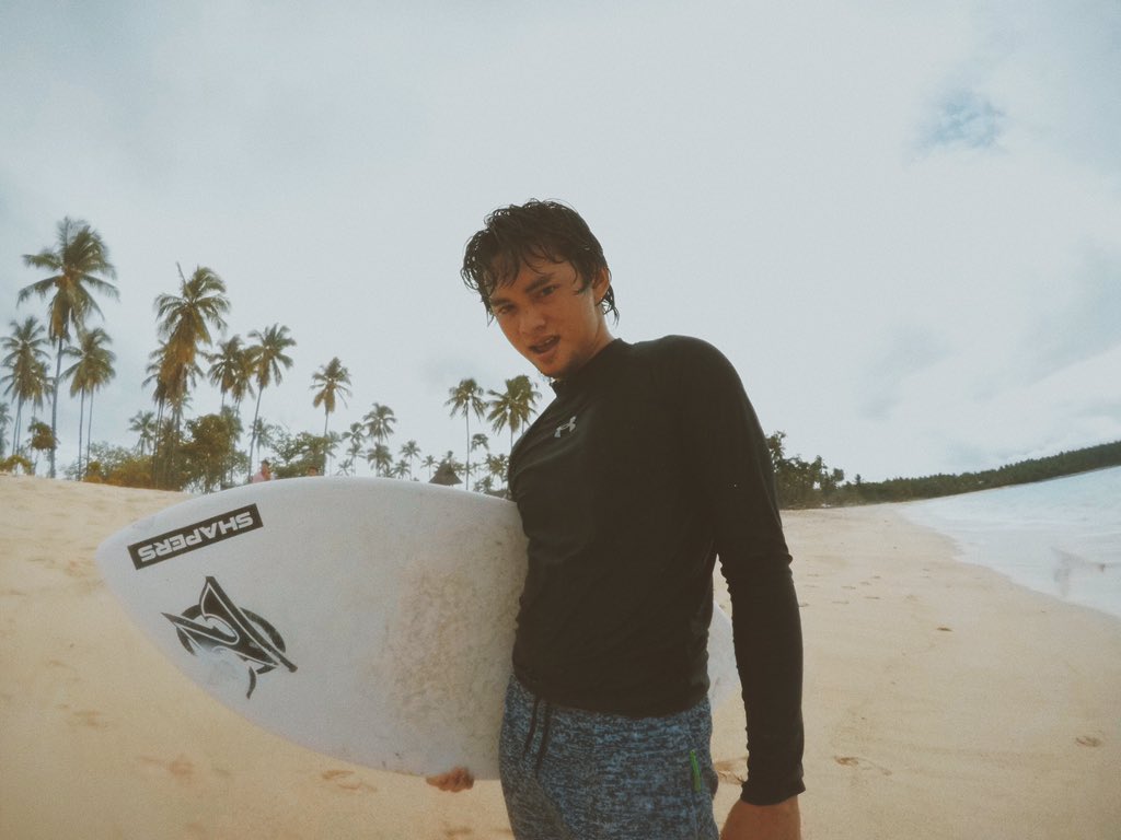 pattyydee's tweet photo. Get you a boy who chases waves, not girls 🌊💘😍 https://t.co/1k7dnfd5Kh