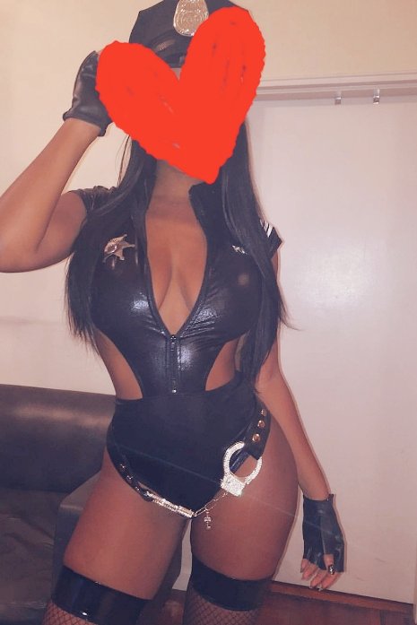 Kassandrasofi's tweet photo. Llego la policía!! Quien quiere ir preso? https://t.co/TACTdn18um