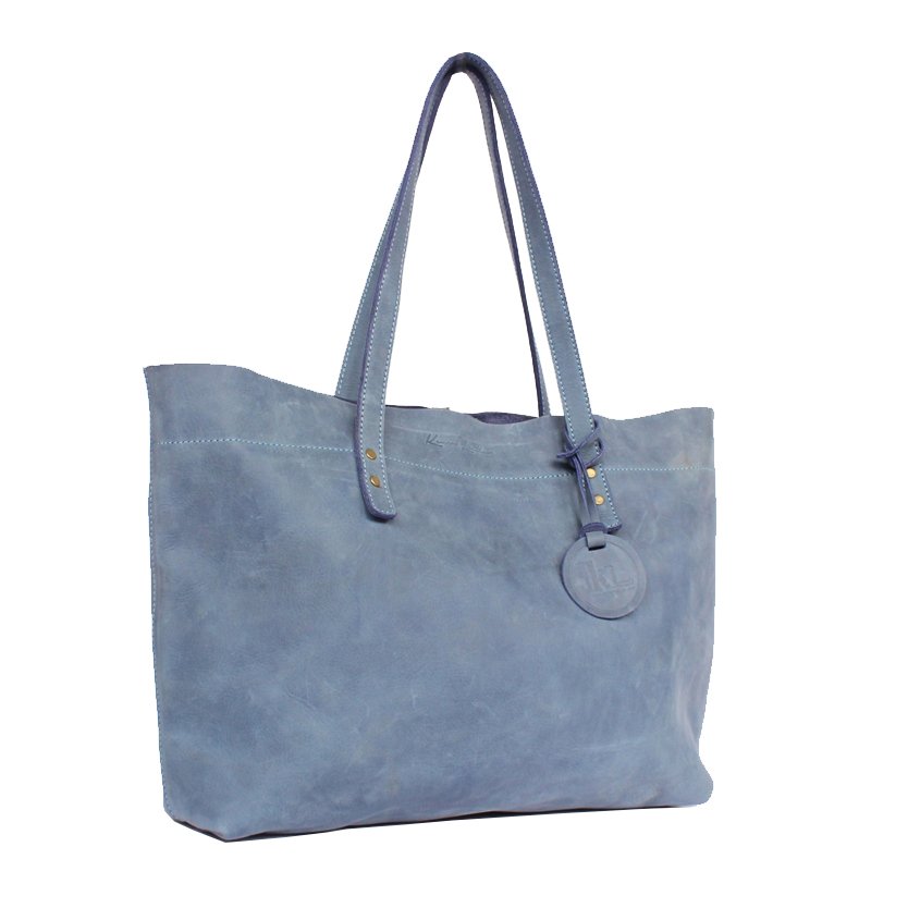 Kenes_Leather's tweet photo. Tote Alexandra Blue jeans
Dijual oleh Kenes Leather
Rp 1.200.000

Size 45x10x30 Cm
Material pullup cow leather
Lining kain suede
Pm untuk details

Whatsapp : 0816-335-354
#leatherbag  #slingbag #taskulit #jogjacraft #handmade #jogja https://t.co/7b2GQfZ9i4